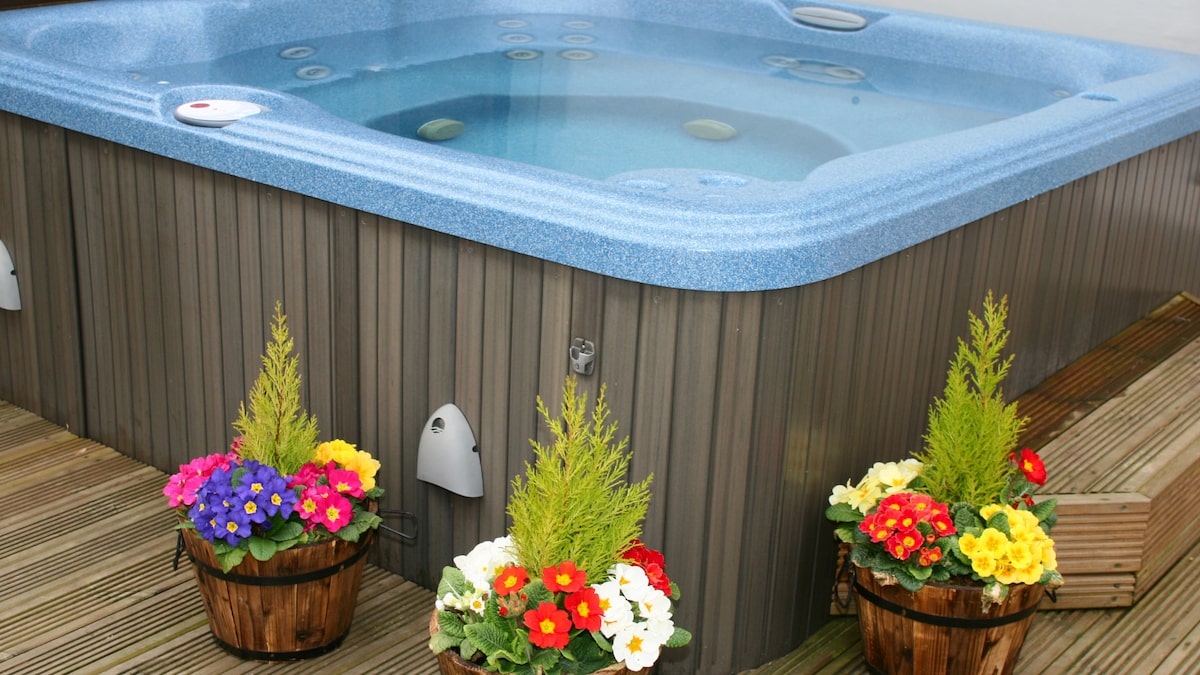 Should You Leave Your Hot Tub On All The Time?