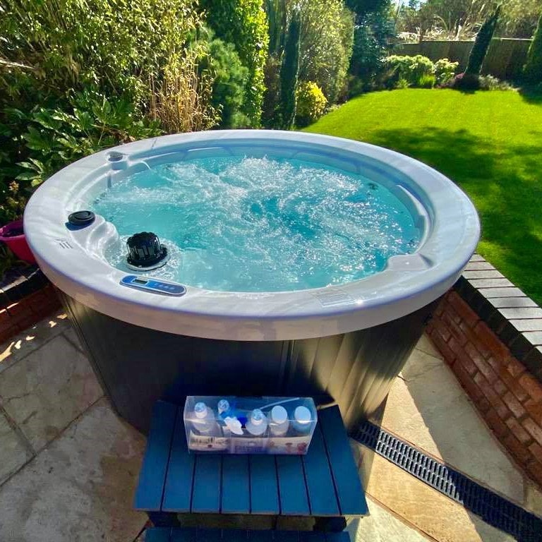 round hot tub