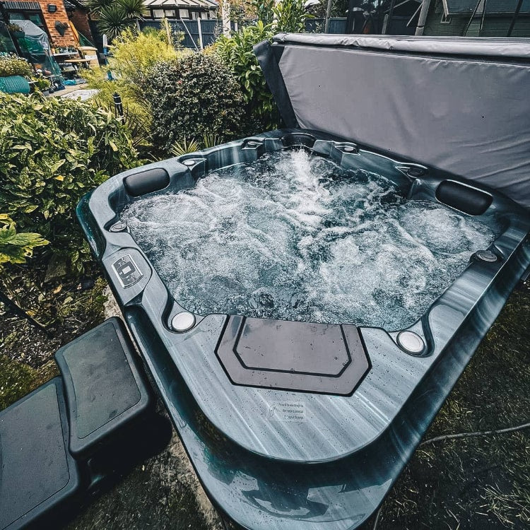 4200 Series 32A (Twin Pump) hot tub by H2O