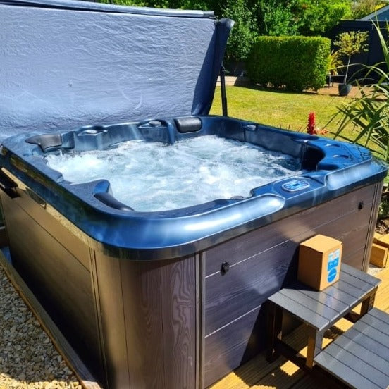 4200 Series hot tub